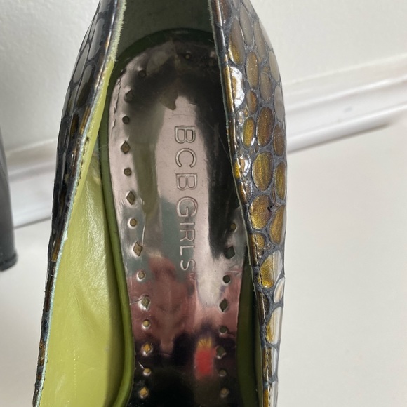 BCBGirl Green Snake Skin Leather Heels - Picture 8 of 11